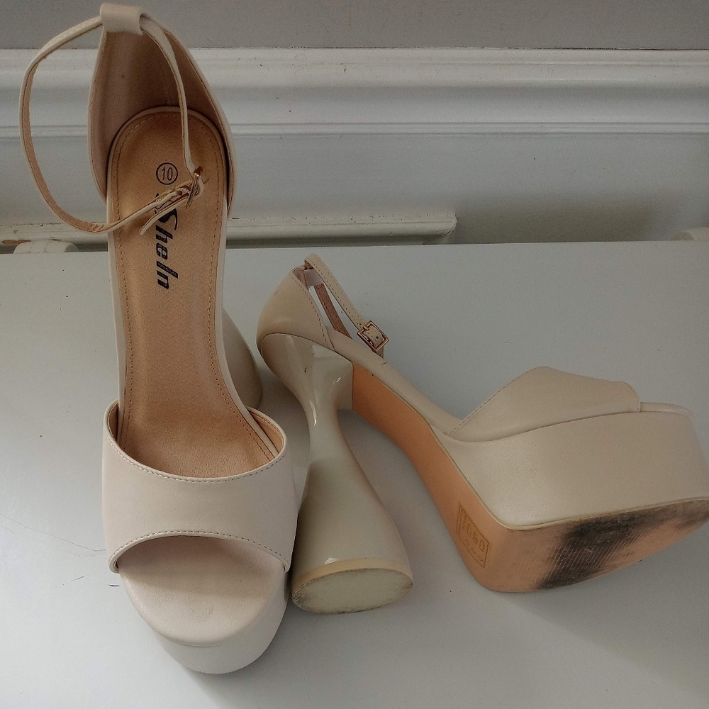 Women's shoes